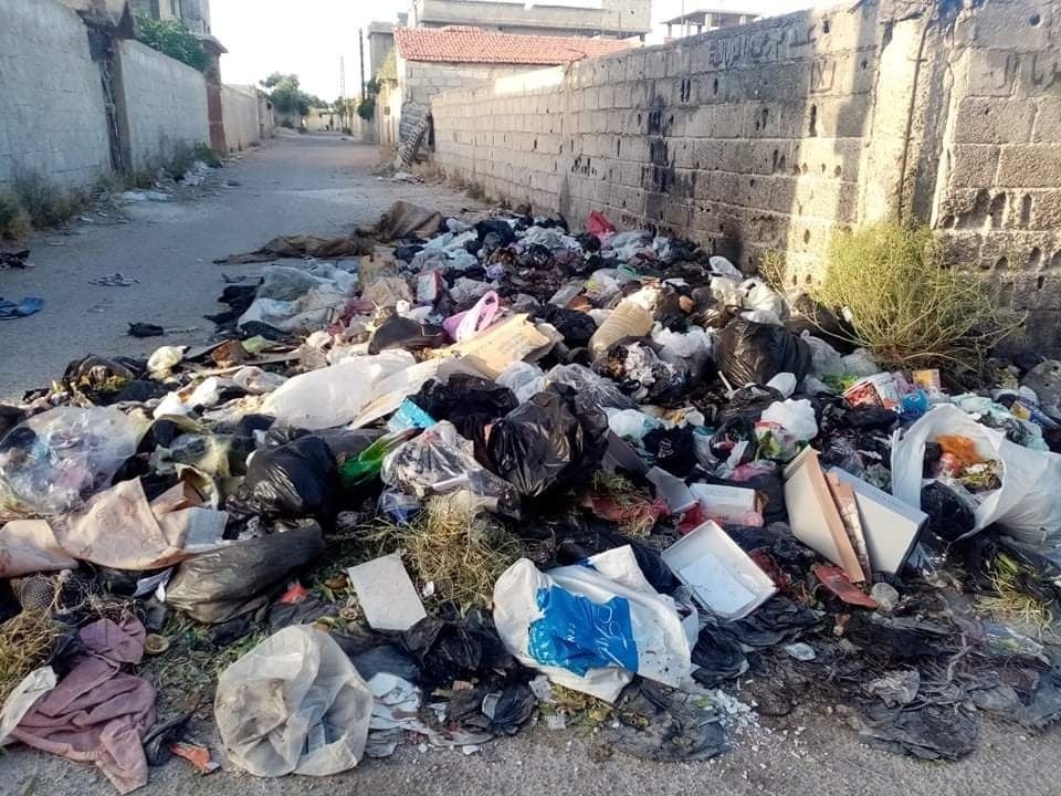 أهالي مخيم خان الشيح الفلسطيني يشتكون من انتشار القمامة وانعدام الخدمات
