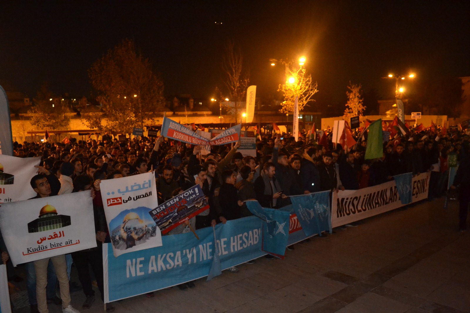 أتراك في اسطنبول يتظاهرون رفضا لقرار ترامب حول القدس