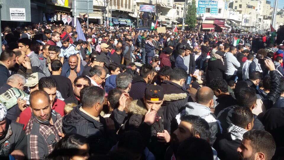 حشود ضخمة في عمان تنديدا بالرعونة الأمريكية حول القدس
