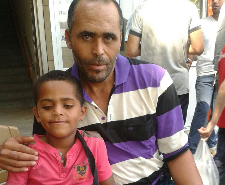 لاجئ فلسطيني يدعو للعثور على طفله المفقود في تركيا