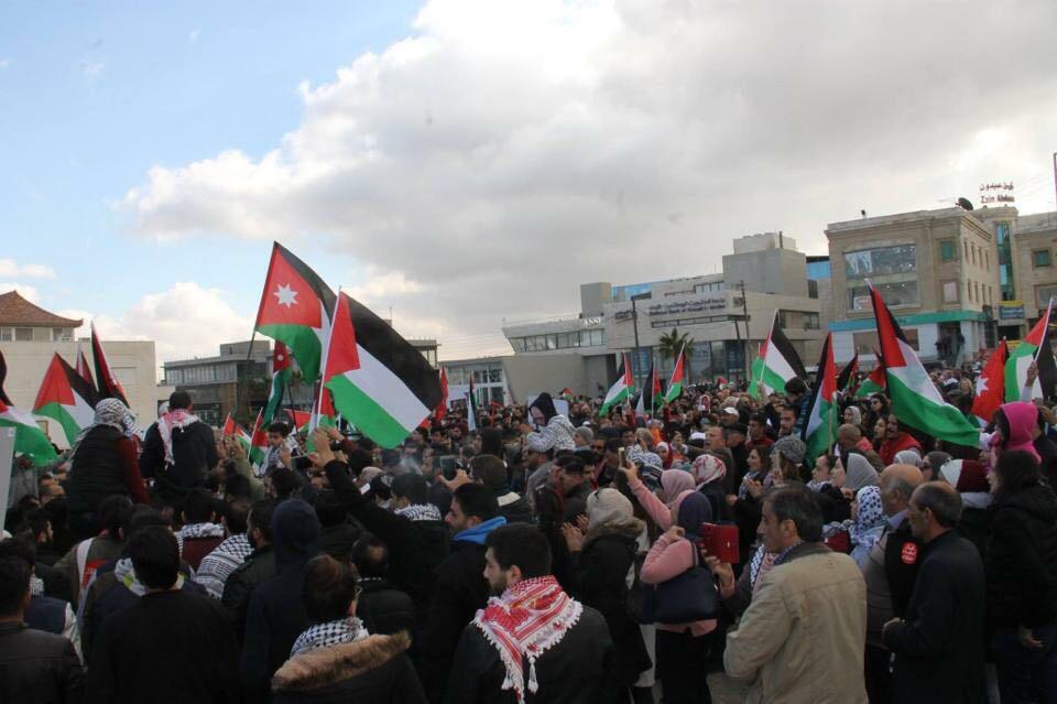 اعتصام مفتوح أمام السفارة الأمريكية في العاصمة عمان