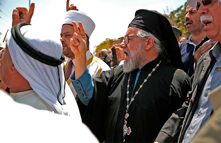 الفلسطينيون يواصلون الاحتجاج في الخان الأحمر ودعوات لتصعيد الفعاليات