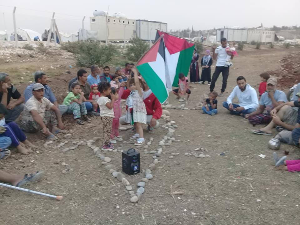 شاهد فلسطينيو سورية في مخيم دير بلوط يواصلون اعتصامهم ويوجهون رسائل إلى من يهمه الأمر