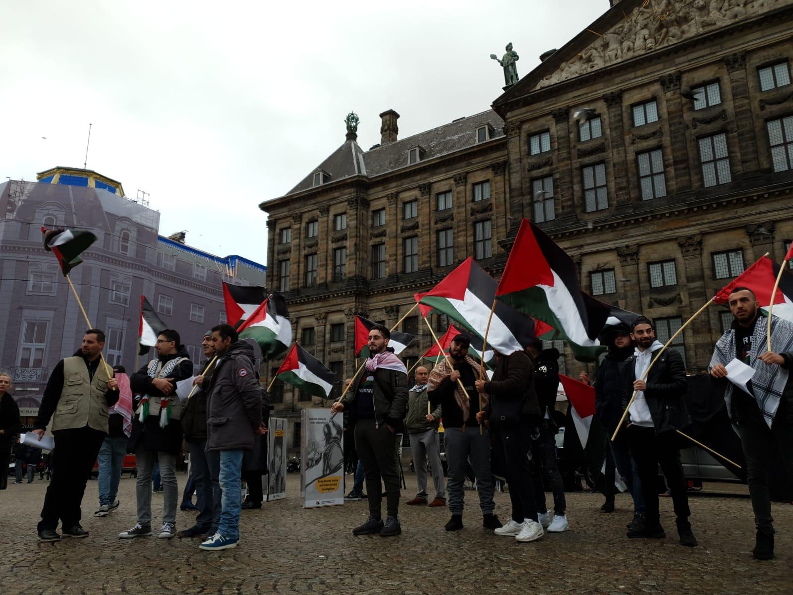 الجالية الفلسطينية في هولندا تنظم وقفة تضامنية بمناسبة اليوم العالمي للتضامن مع الشعب الفلسطيني