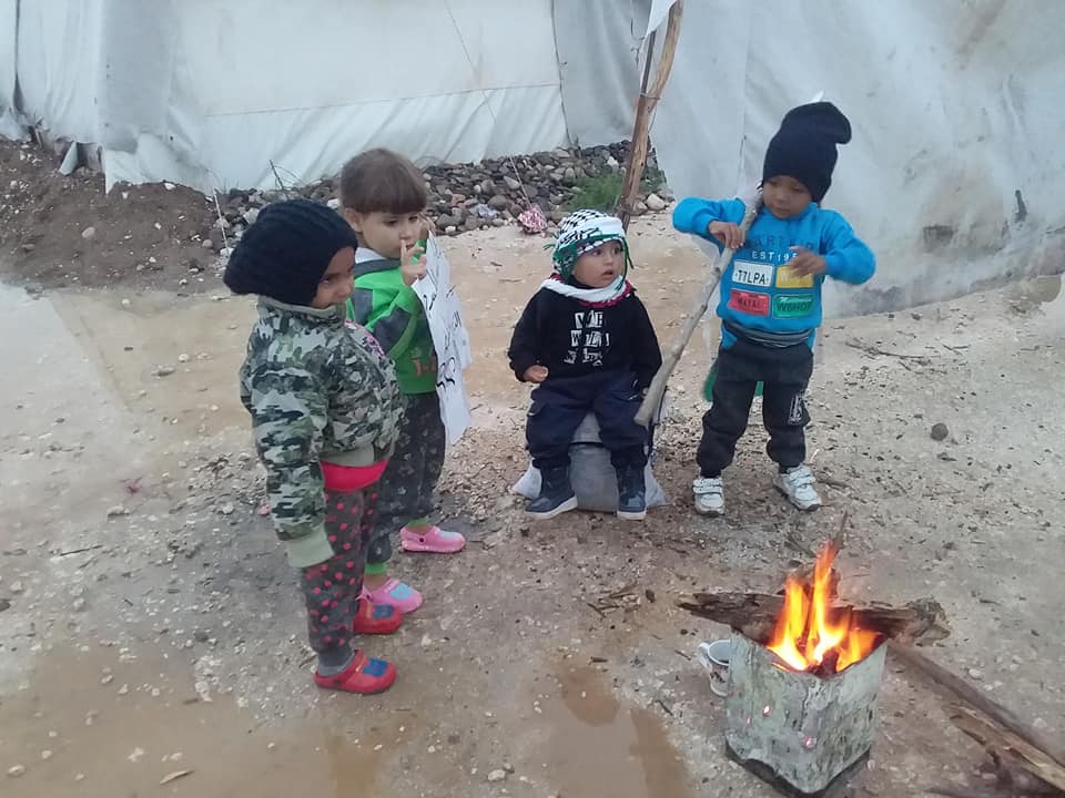 المهجرون الفلسطينيون في الشمال السوري: معاناتنا مستمرة والأونروا لا تقوم بواجبها تجاهنا