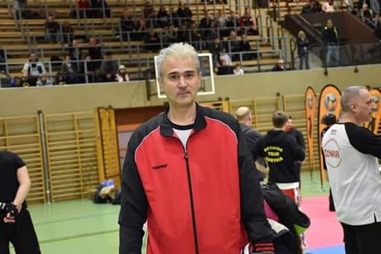 فلسطيني سوري يحرز الميدالية الذهبية في رياضة الكيك بوكسينغ بالنمسا