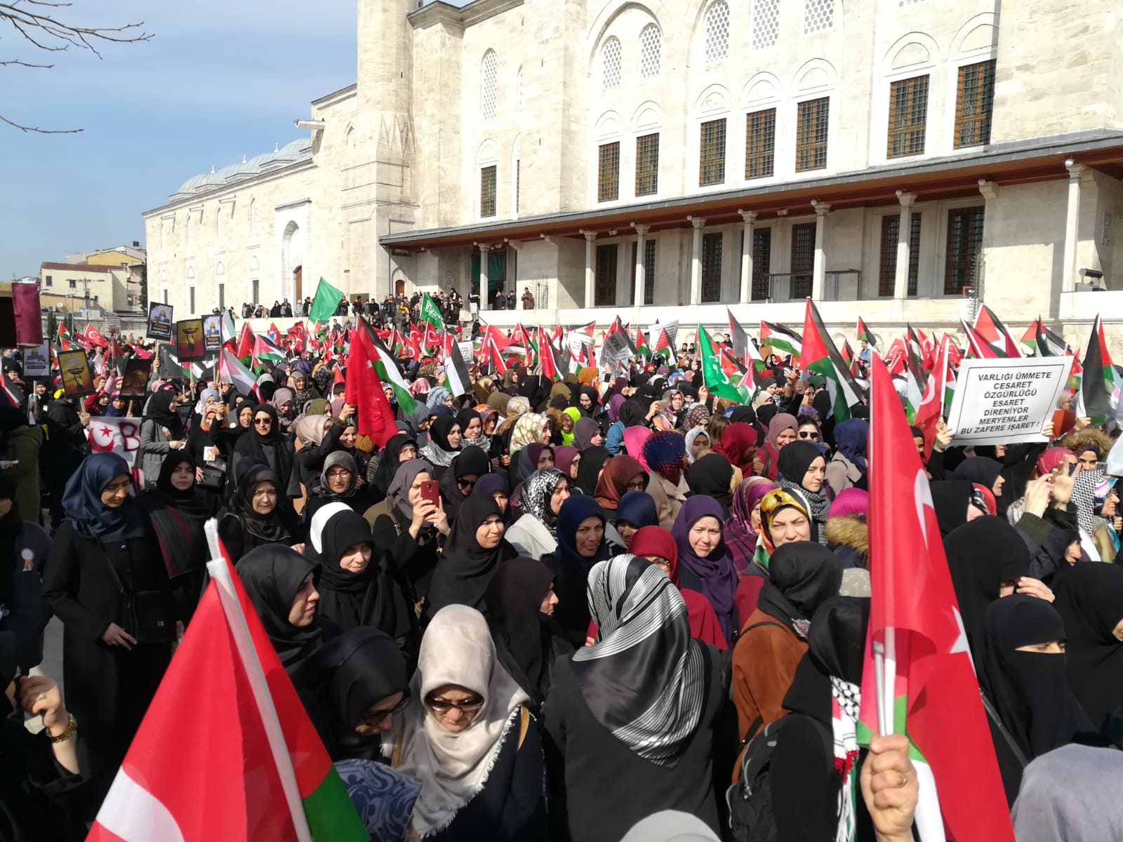 &#34;فيدار&#34; تشارك في مسيرة تضامنية مع نساء القدس في إسطنبول