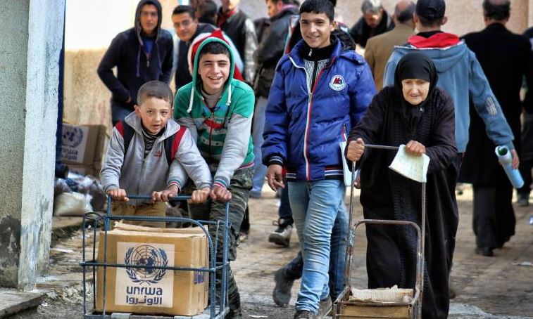 "أونروا" تحذر من وقف المساعدات الغذائية لفلسطينيي سوريا بلبنان
