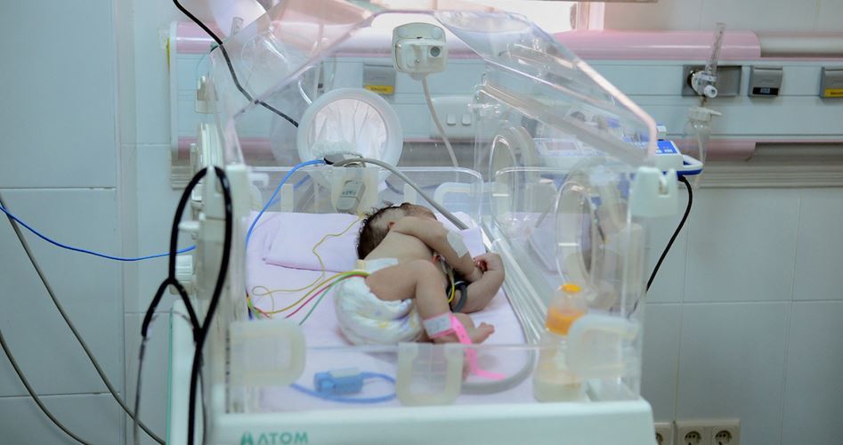 Gaza: Newborn dies due to lack of “Calfactant”