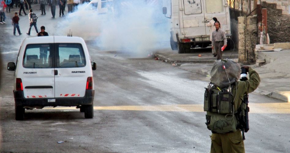 IOF teargases school kids in Old City of al-Khalil