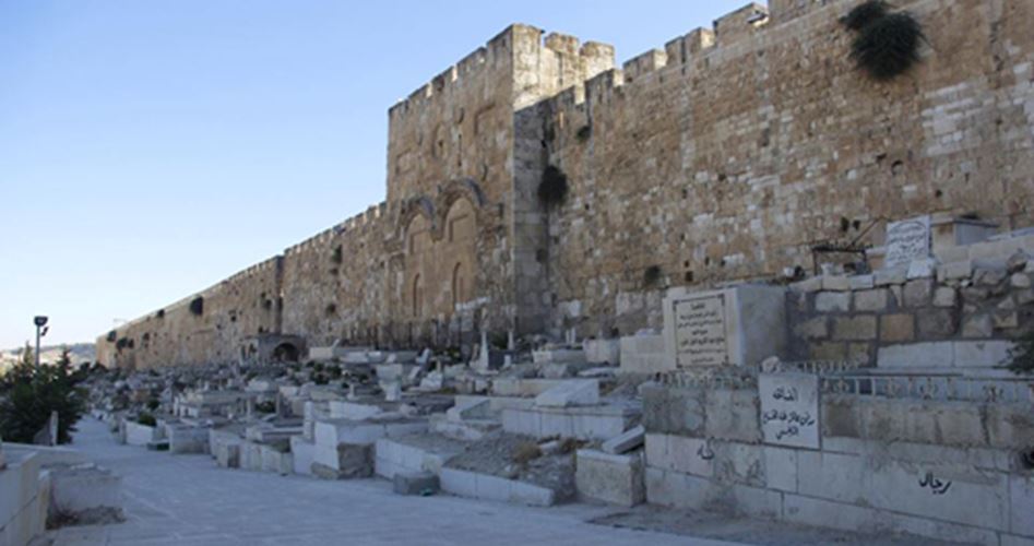 Israel creates fake Jewish tombs around al-Aqsa Mosque