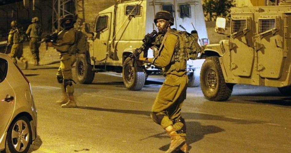 IOF arrests 12 Palestinians, confiscates money in West Bank