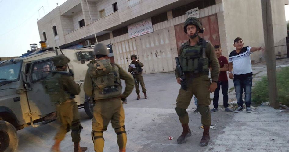 Israeli army attacks Palestinians with live bullets in Salfit