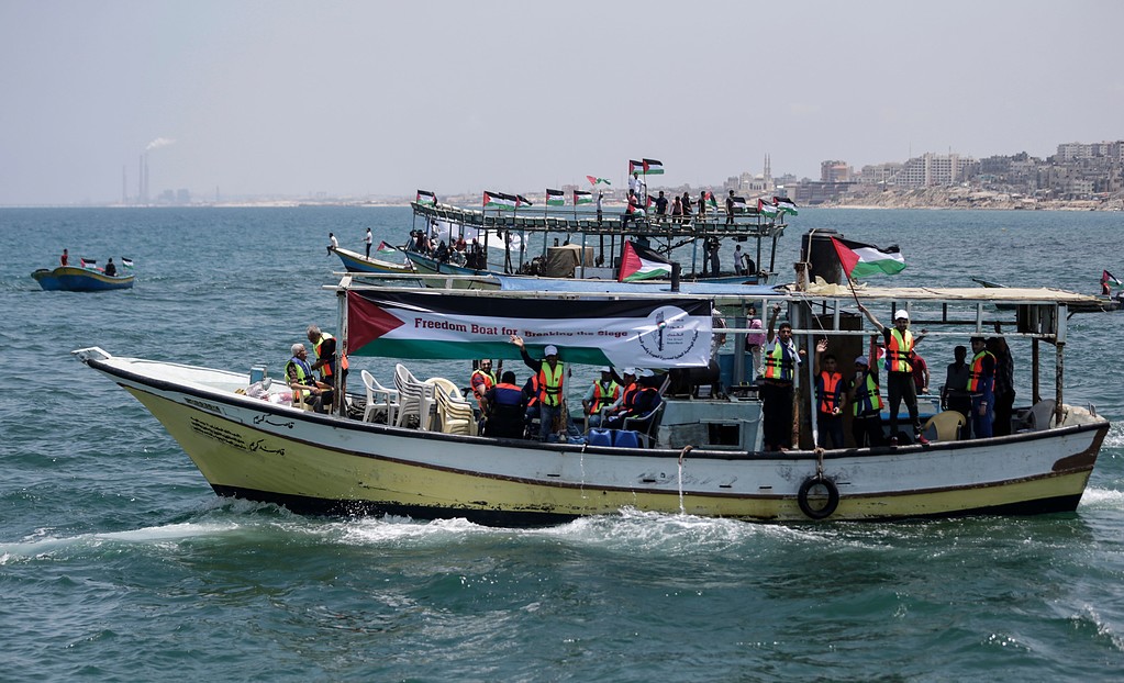 Flotilla carrying Gaza wounded breaks &#39;unbearable&#39; siege