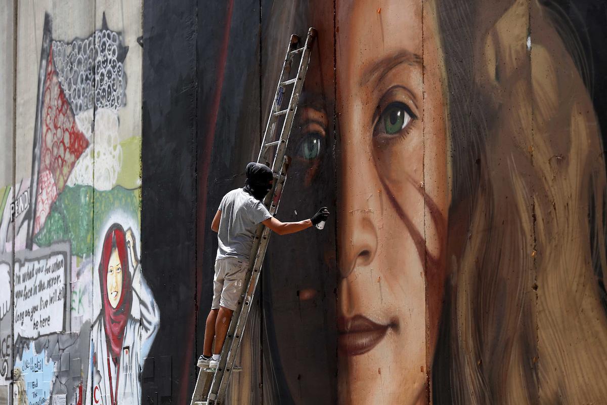 Israeli occupation detains Italian artists for jailed Tamimi mural