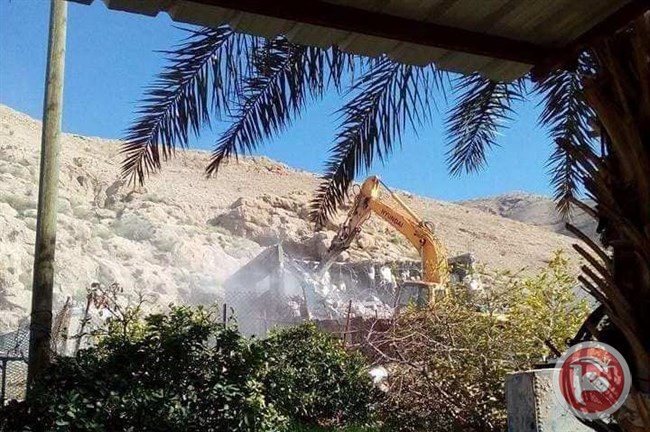 &#34;Israeli&#34; occupation bulldozers demolish greenhouses, steel structure in Beit Iksa