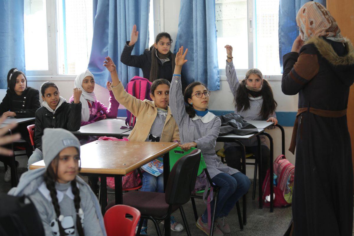 Rights group: &#34;Israel&#34; to force Palestinians out of Jerusalem after closing UNRWA schools