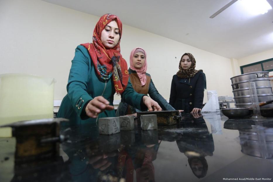 Female Gaza students invent new plaster cement