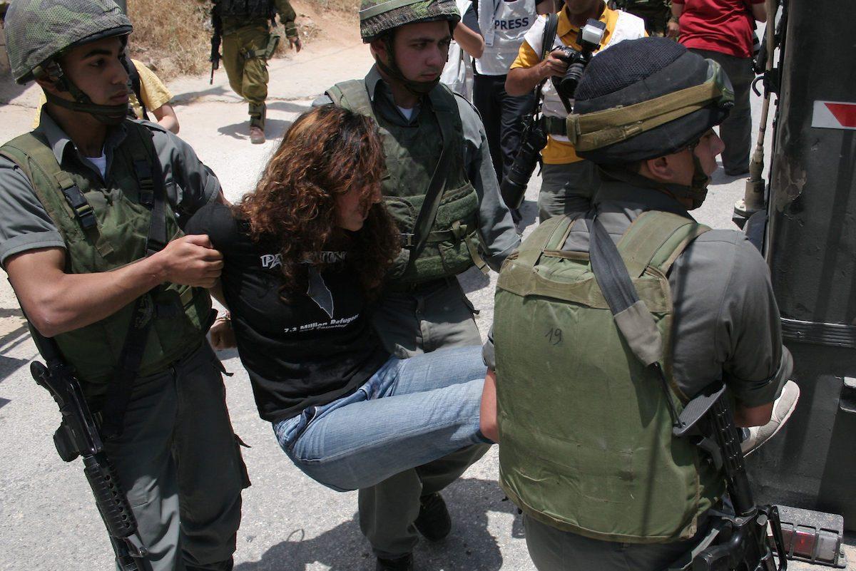 Israeli occupation forces detain 10 Palestinians across West Bank