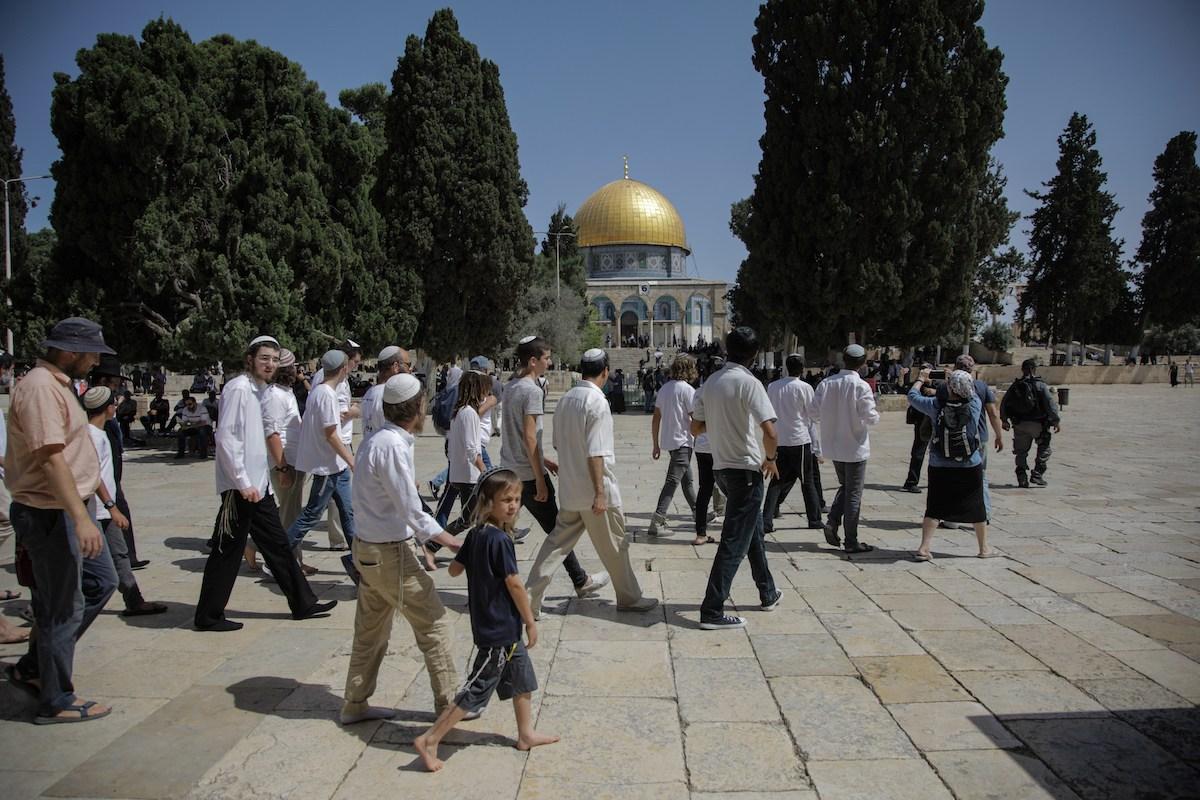 To stop "Israel" settlers storming Al-Aqsa, Jerusalem to close all mosques for Eid