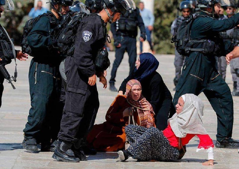 Israeli occupation forces attack Palestinian worshippers in Al-Aqsa