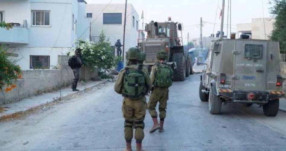 IOF storms Kobar, raids Palestinian homes