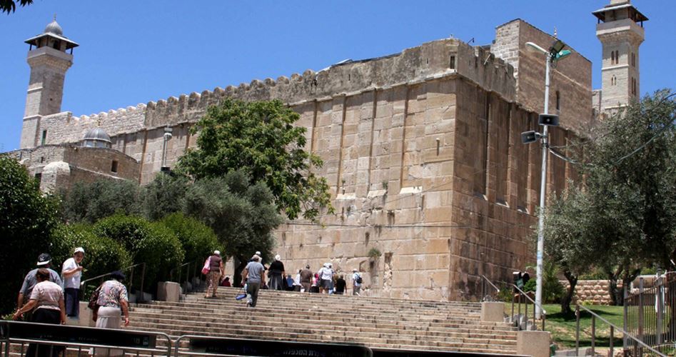 The occupation authority closes Ibrahimi Mosque to Muslims for two days