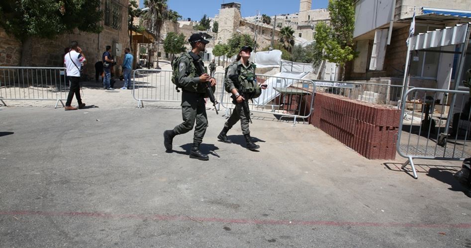 IOF bars entry of Muslims for evening prayers at Ibrahimi Mosque