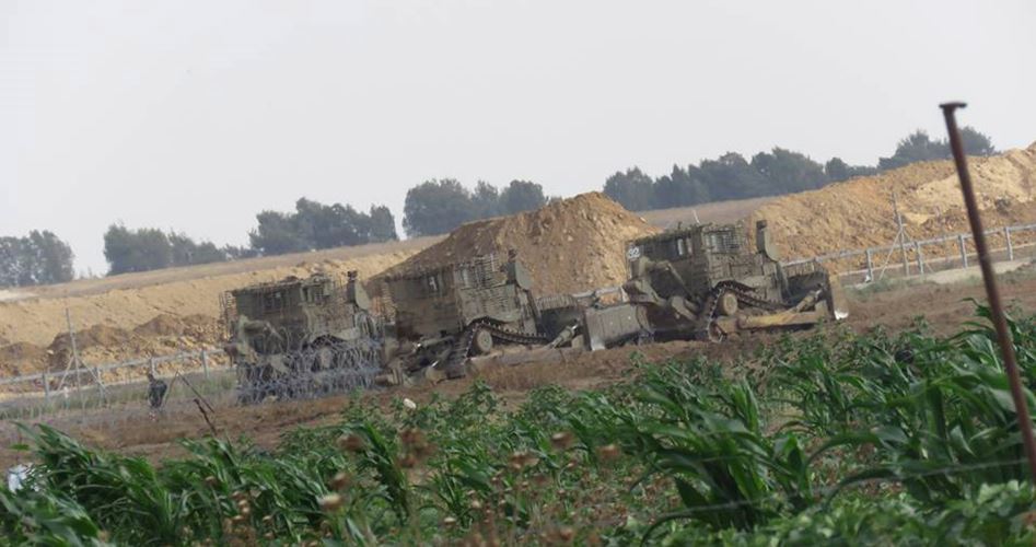 Israeli occupation bulldozers infiltrate Gaza border