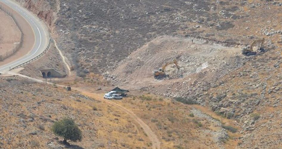 Israeli occupation bulldozers resume razing vast tract of land in western Salfit