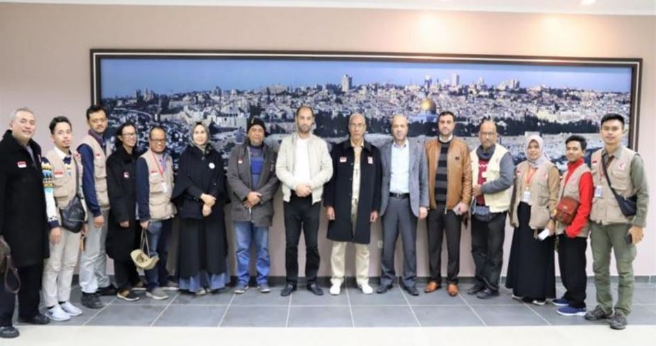 MER-C delegation in Gaza for hospital expansion project