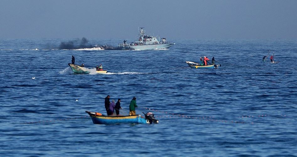 Gaza: 19 "Israeli" violations against fishermen last month