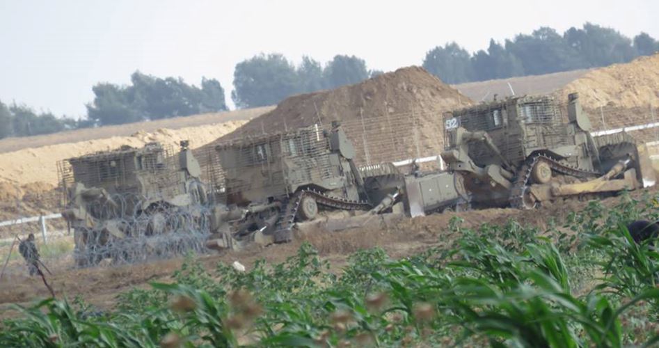 Israeli occupation bulldozers infiltrate Gaza border area