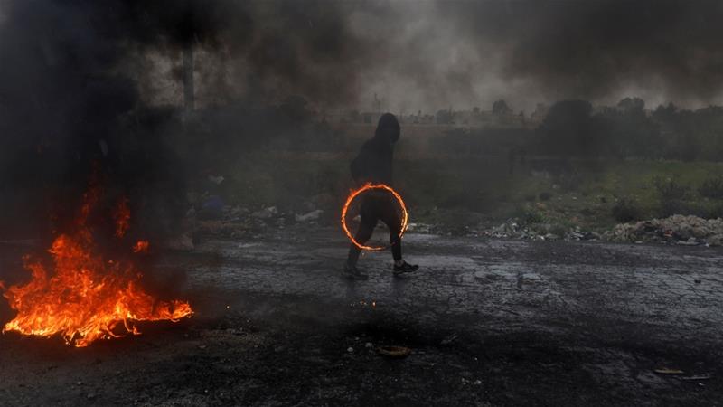 Israeli army 'arrests' Palestinian youth in Ramallah raid