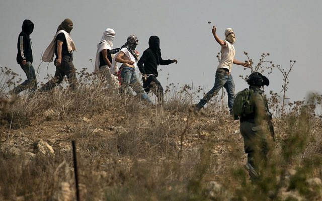 Seven Palestinians Abducted by Israeli Soldiers, Including those Assaulted by Settlers