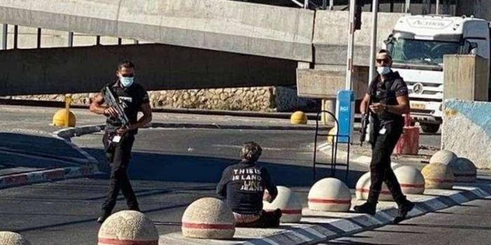 Israeli Forces Shoot Palestinian Elderly Man at West Bank Checkpoint