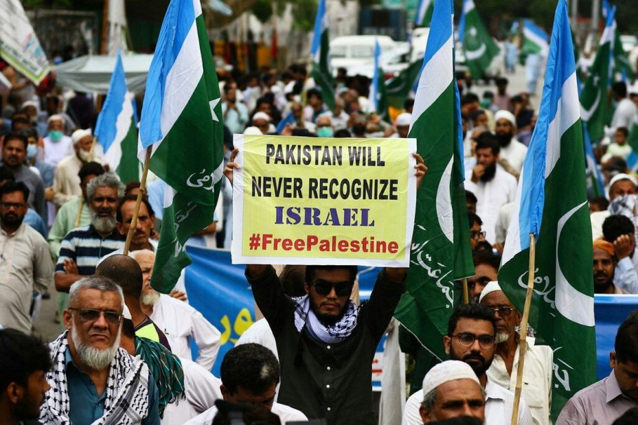 Thousands protest UAE-Israel peace deal in Pakistan