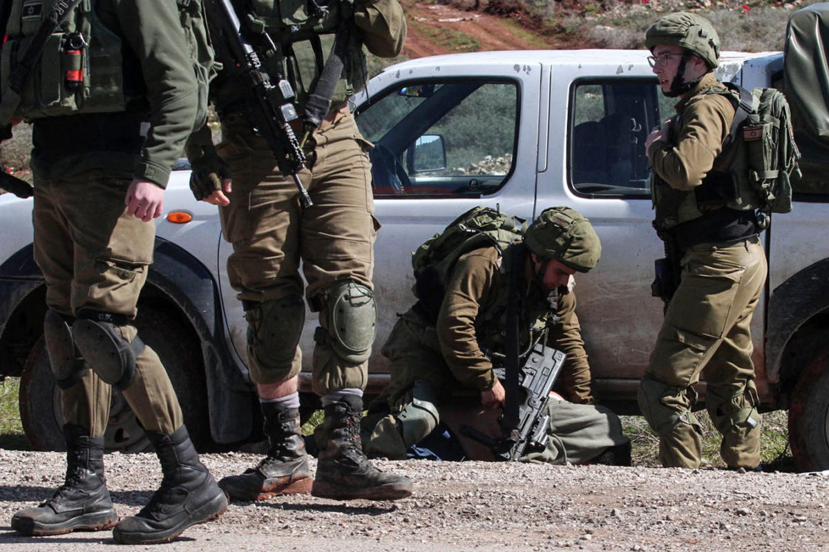 Israeli Forces Detain a Number of Palestinians, Injure One