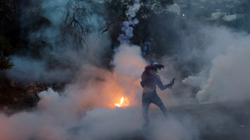 A pregnant Palestinian had a miscarriage in Israeli tear gas attack | TRT World