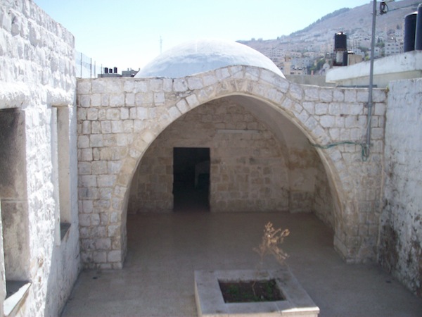 Former Israeli occupation spy join settlers intrusion in Nablus’ Joseph’s Tomb