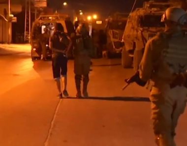 Soldiers abduct fourteen Palestinians in West Bank