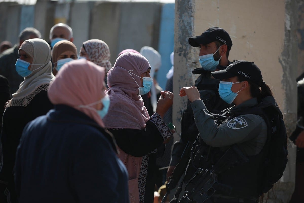 Israel" police prevent West Bank Palestinians from entering Jerusalem"