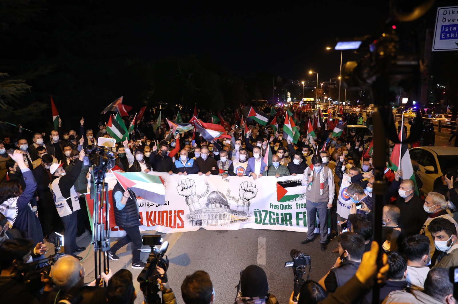 Large crowds in Turkey protest "Israeli" violence against Palestinians