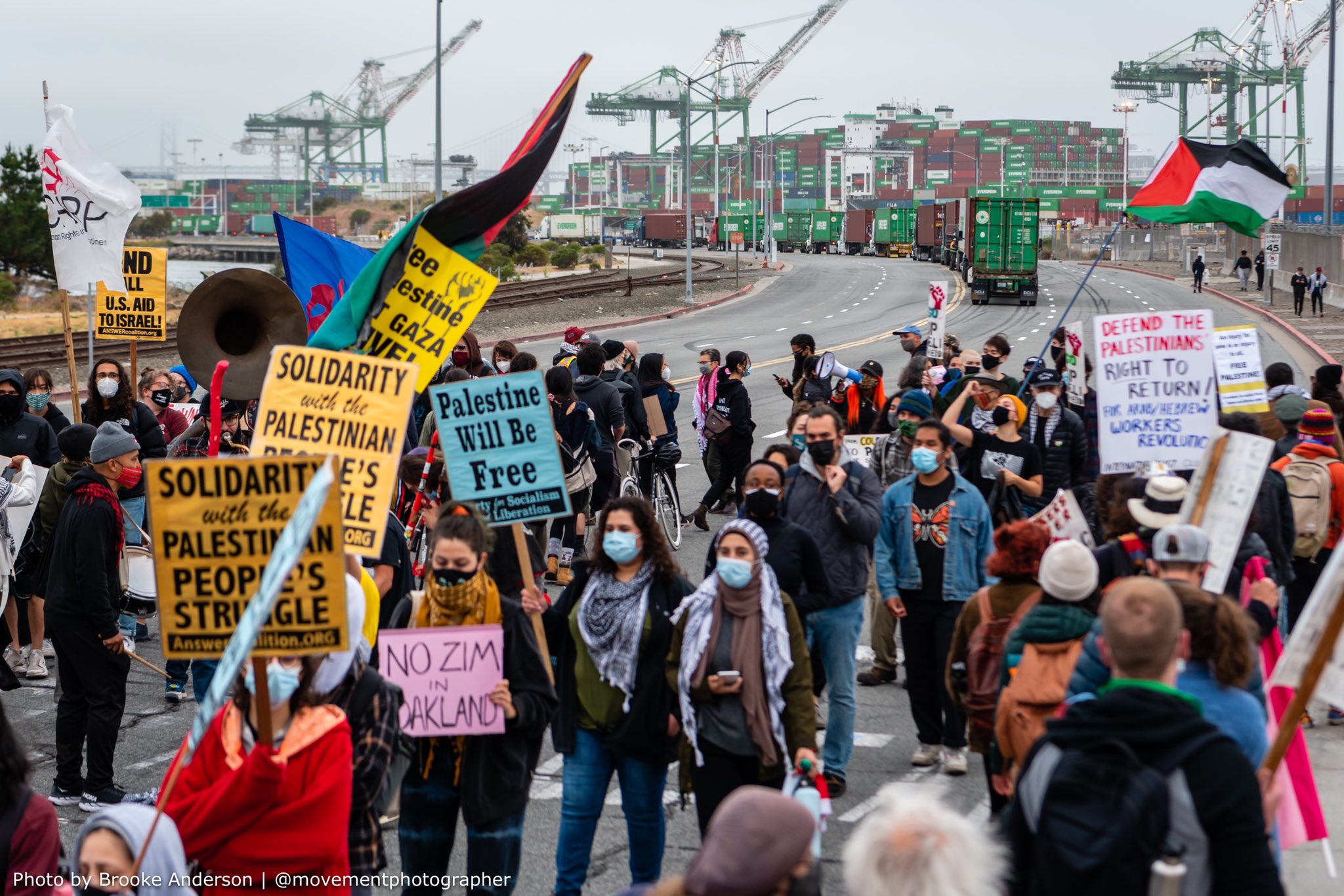 Pro-Palestine protesters block "Israeli" cargo ship at Port of Oakland