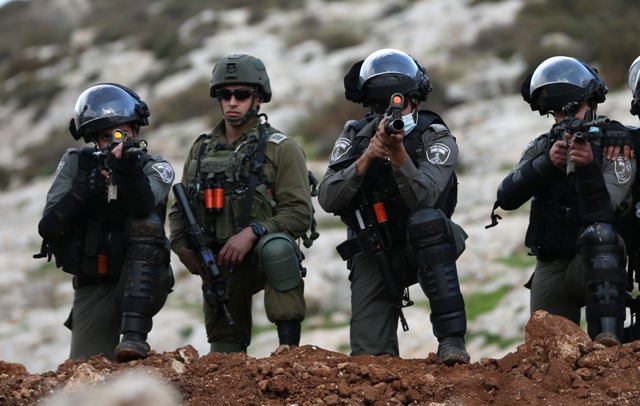 Israeli occupation soldiers injure 400 Palestinians near Nablus