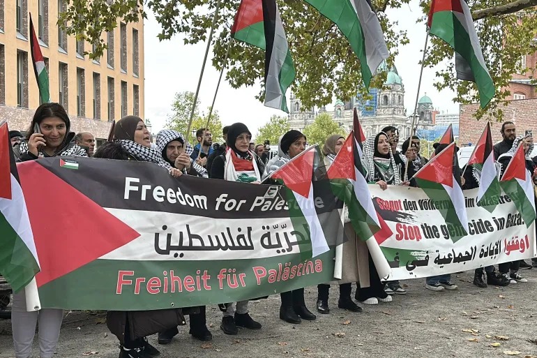 Protest in Germany against Baerbock's justification of Israeli aggression on Gaza