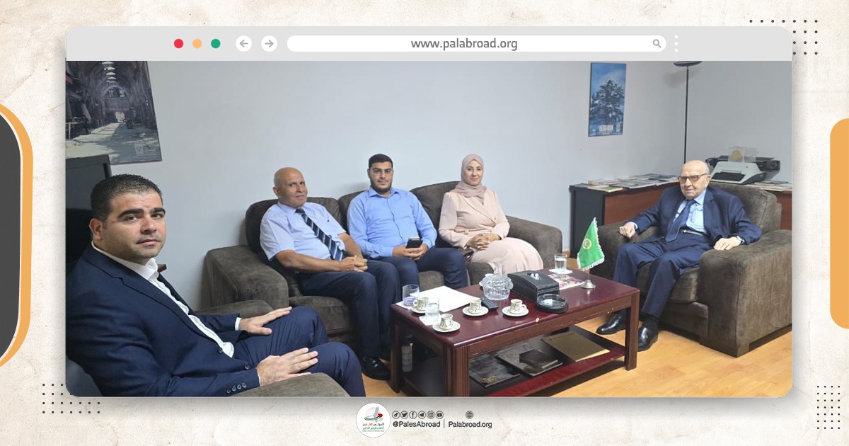وفد من المؤتمر الشعبي يسلّم مذكرة قانونية لممثل جامعة الدول العربية في بيروت