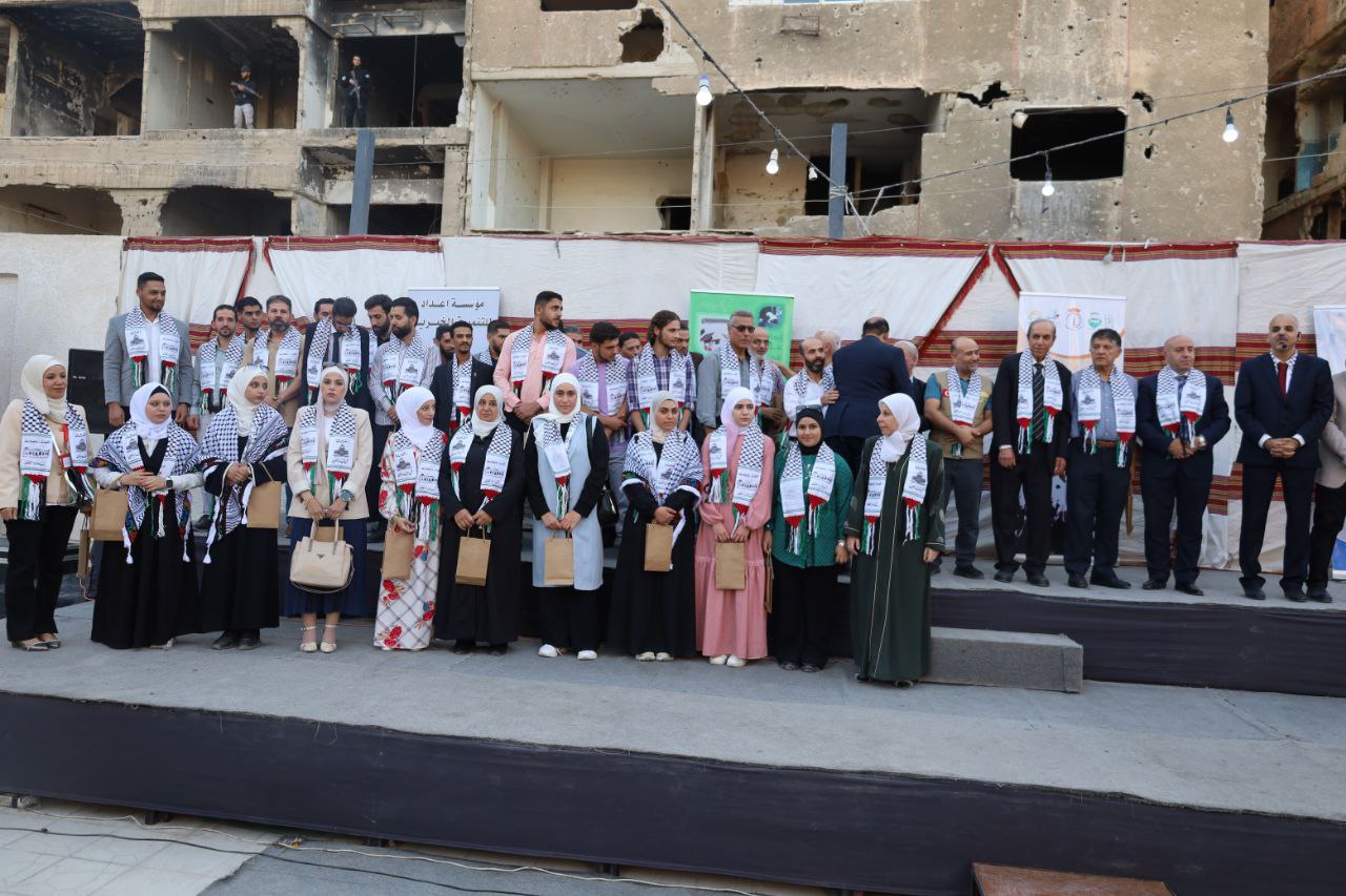 برعاية من المؤتمر الشعبي لفلسطينيي الخارج.. تكريم أكثر من 80 طالباً وطالبة من المتفوقين في مخيم اليرموك بسوريا