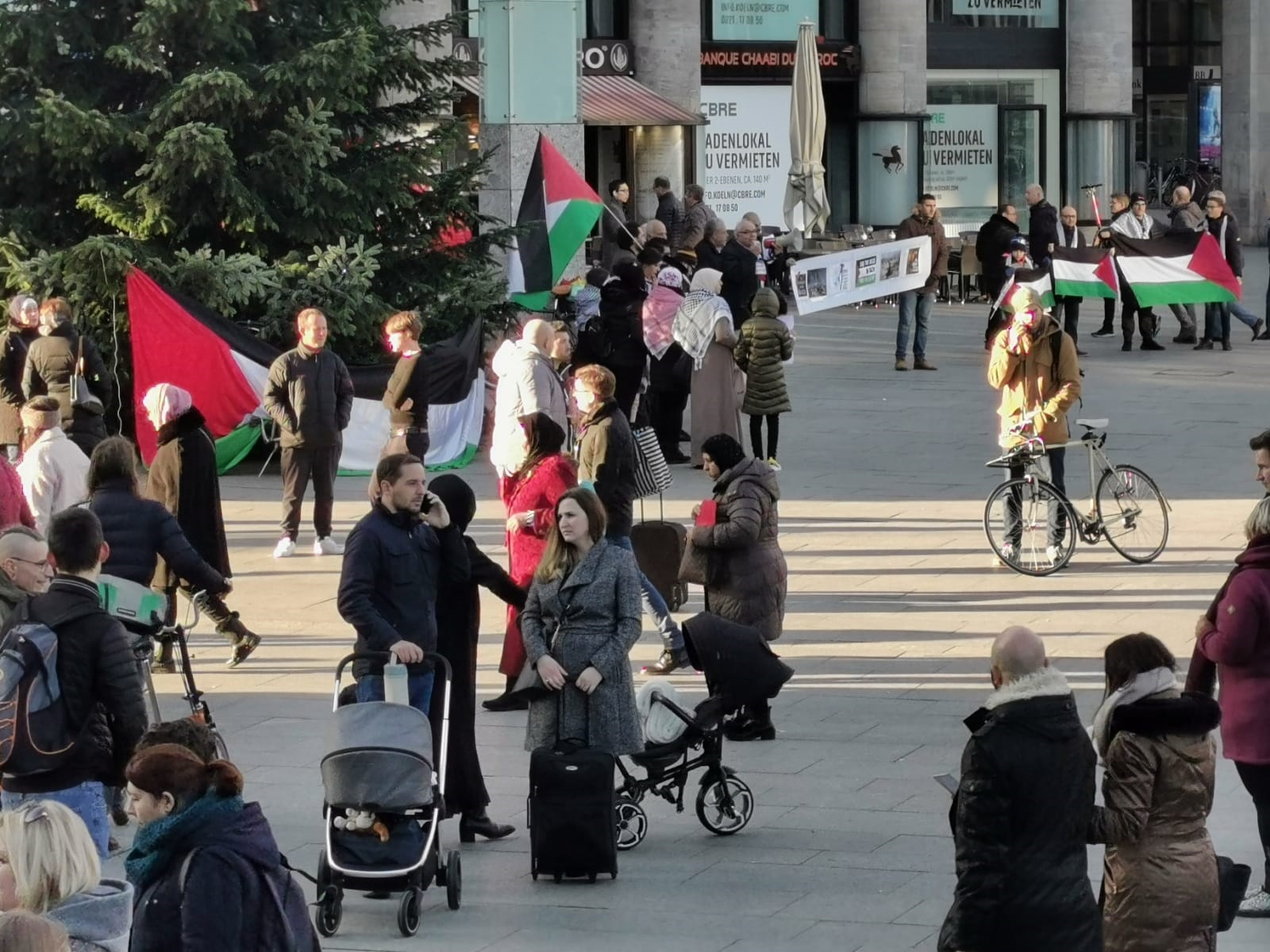 فلسطينيون وألمان يعتصمون في كولونيا نصرة لأهالي قطاع غزة