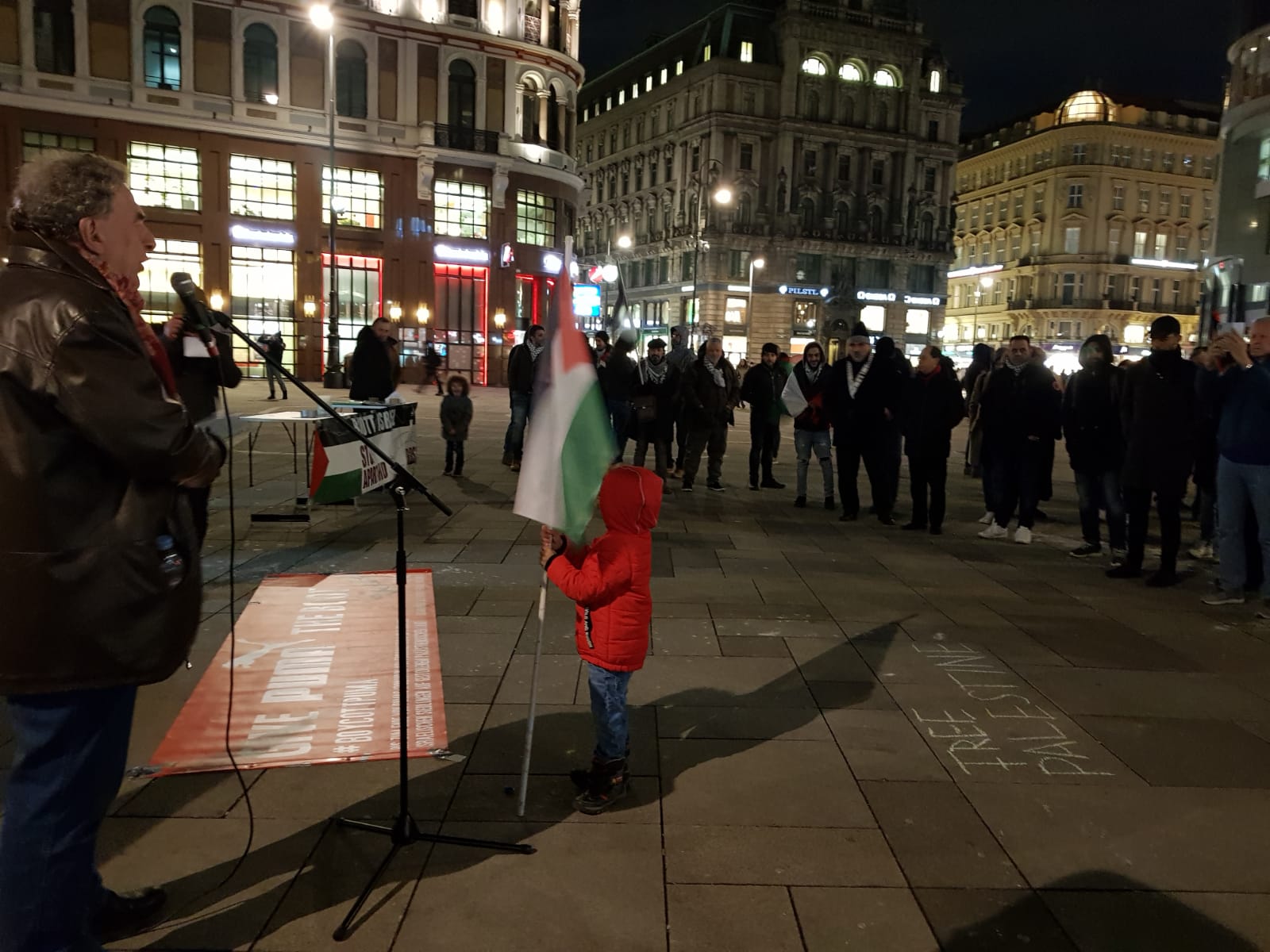 المؤسسات الفلسطينية في النمسا تقيم وقفة تضامنية حاشدة مع حركة المقاطعة BDS